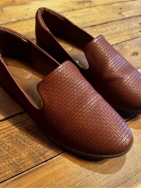 Universal Thread Women's Brown Textured Slip-On Loafers